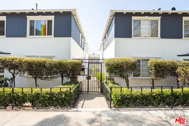 8730 Holloway Drive, West Hollywood CA: https://media.crmls.org/mediaz/82a9f428-6566-427c-b70a-19eb00fccf5c.jpg