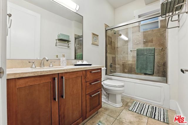 2020 Holly Drive, Los Angeles CA: https://media.crmls.org/mediaz/82aa3197-befb-4828-91a4-876c1f103e1f.jpg
