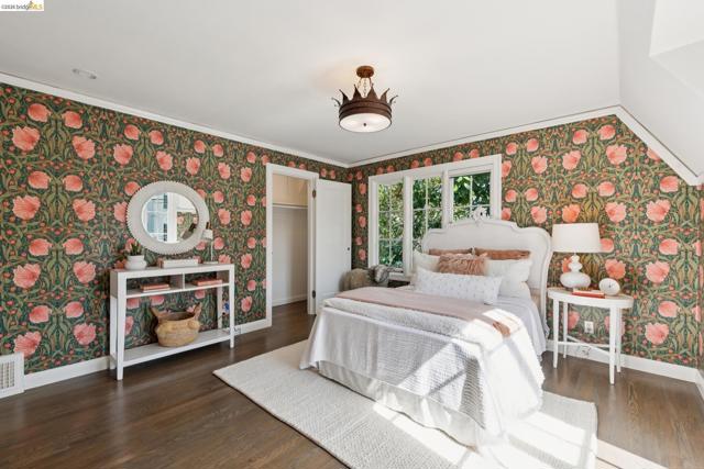 Image 41 of 60 For 906 Paramount Rd