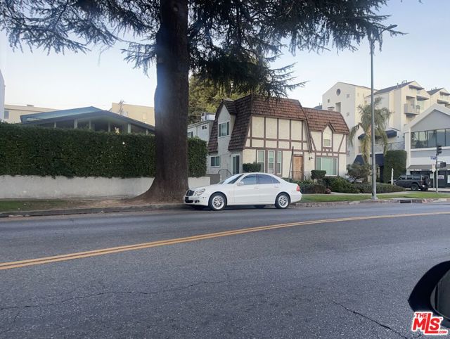4323 Van Nuys Boulevard, Sherman Oaks CA: https://media.crmls.org/mediaz/82aa8d4a-5190-4af3-af1f-2b5f8ff8e3a8.jpg