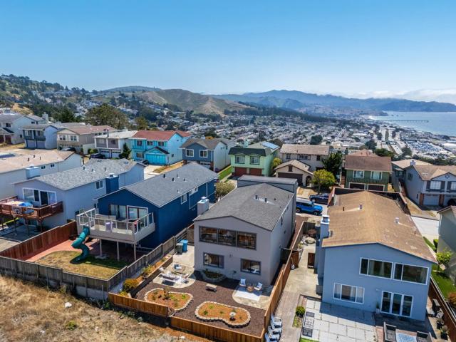 373 Coral Ridge Drive, Pacifica CA: https://media.crmls.org/mediaz/82aa99ef-d2cc-4ade-b51b-e4065aee6d4b.jpg