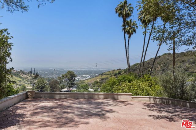 3313 Coy Drive, Sherman Oaks CA: https://media.crmls.org/mediaz/82aaad5e-4835-497c-a3b0-08a7a689cae7.jpg