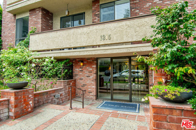 Image 2 for 1315 Roxbury Dr #101, Los Angeles, CA 90035