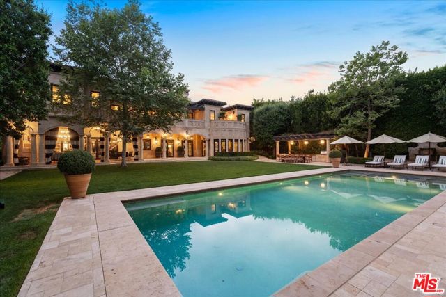 804 N Elm Drive, Beverly Hills CA: https://media.crmls.org/mediaz/82aafb68-fcd0-4bee-90ce-559ece190771.jpg