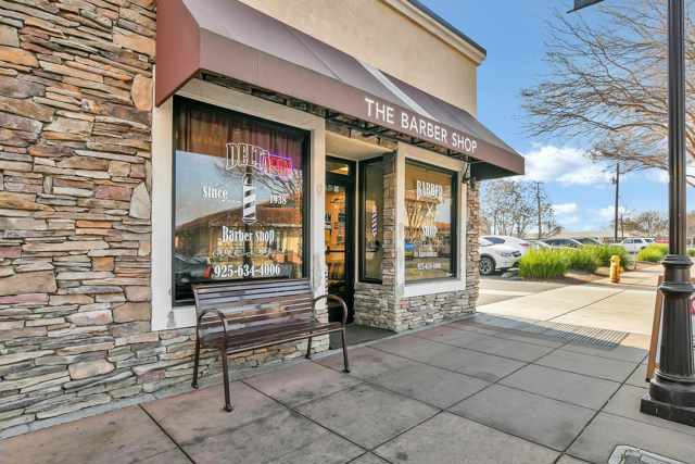 561 1St St, Brentwood CA: https://media.crmls.org/mediaz/82ab4c80-77cb-40c7-a2b7-1392111eb205.jpg