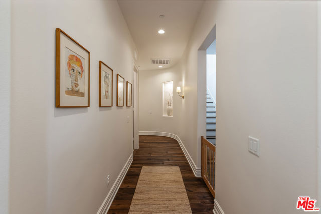 2052 Shadow Creek Drive, Agoura Hills CA: https://media.crmls.org/mediaz/82ab9ca3-3a42-42c7-9e2b-6c8cc199df14.jpg