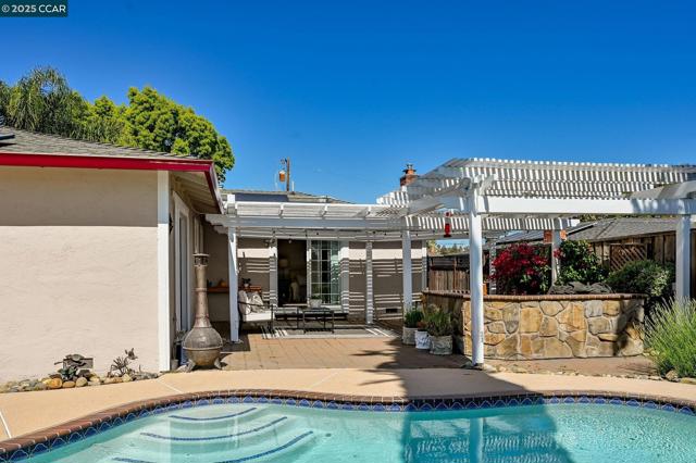 427 Dale Rd, Martinez CA: https://media.crmls.org/mediaz/82abe2cd-4506-4a86-9afb-3459fe52ea35.jpg
