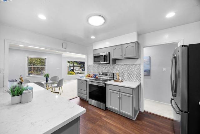 334 Oxford Street, Hayward CA: https://media.crmls.org/mediaz/82ac6a56-2709-4aa3-a002-cf7c76c7f54c.jpg