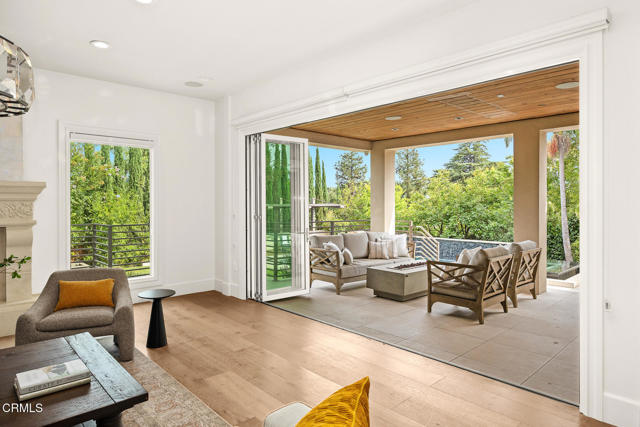 5008 La Canada Boulevard, La Canada Flintridge CA: https://media.crmls.org/mediaz/82ac7117-a6b6-4779-86b5-ed11e1c8e4c2.jpg