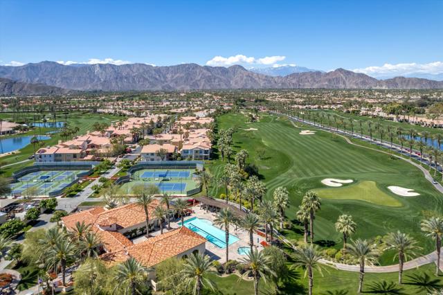 80143 Miramonte Lane, La Quinta CA: https://media.crmls.org/mediaz/82ac833c-3e18-4ec0-ad2e-36d4ef05c973.jpg