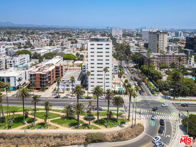 101 California Avenue, Santa Monica CA: https://media.crmls.org/mediaz/82acdf91-fc07-433c-8801-40bf1ce3e2f3.jpg