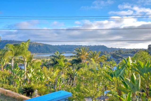7219 Mimosa Dr, Carlsbad CA: https://media.crmls.org/mediaz/82ad538e-690f-4103-9ab7-b293345c8180.jpg