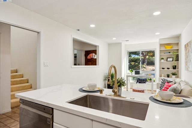 3362 Tonga Ln, Alameda CA: https://media.crmls.org/mediaz/82add815-44cd-45bb-98e0-38237edefcd2.jpg
