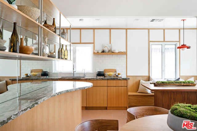 363 N Kings Road, Los Angeles CA: https://media.crmls.org/mediaz/82ade3c8-8899-4e0d-a1da-d36ff245e96a.jpg