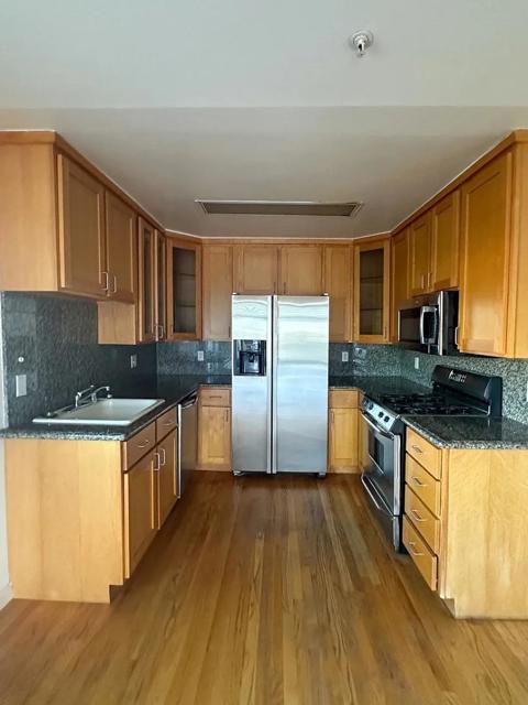 1588 Indiana Street, San Francisco CA: https://media.crmls.org/mediaz/82adeff0-74e1-49ee-b734-ed697cbc8dfe.jpg