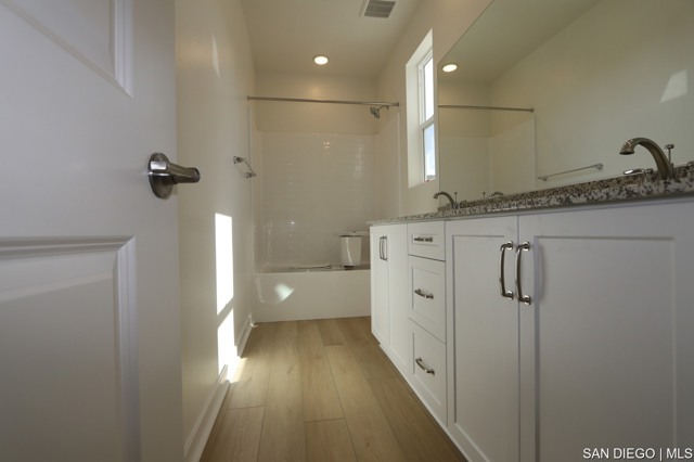 592 Meadowood ST, Fallbrook CA: https://media.crmls.org/mediaz/82ae49ec-8f72-4f2d-a6c9-c64f002ab5fc.jpg