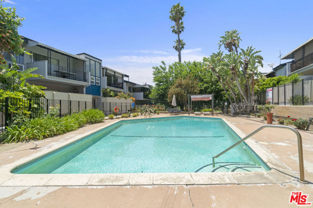 6259 Coldwater Canyon Avenue, North Hollywood, California 91606, 2 Bedrooms Bedrooms, ,1 BathroomBathrooms,Condominium,For Sale,Coldwater Canyon,24402013