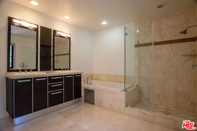 8788 Shoreham Drive, West Hollywood CA: https://media.crmls.org/mediaz/82ae9e6d-5631-4588-bd3f-37b11cd2eddc.jpg