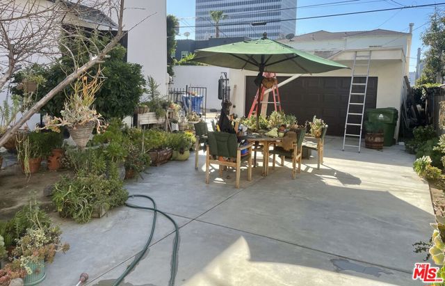 6356 W 6th Street, Los Angeles CA: https://media.crmls.org/mediaz/82af025c-2d34-4d5a-a540-3ba937c8f7f5.jpg