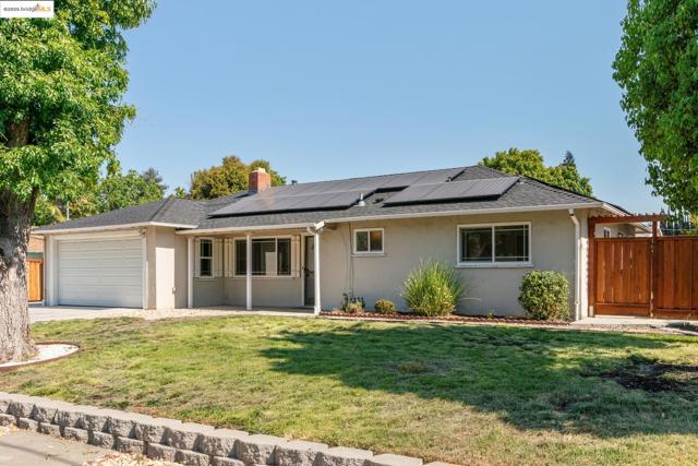 41 Belinda Dr, Pleasant Hill CA: https://media.crmls.org/mediaz/82af9934-0c1b-4011-b015-7bebe409eca4.jpg