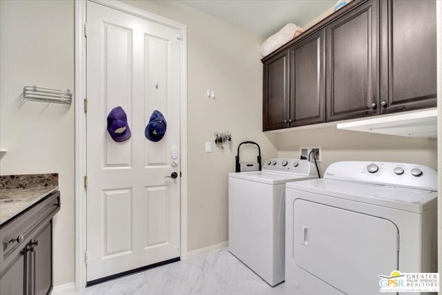 74121 Kingston Court, Palm Desert CA: https://media.crmls.org/mediaz/82afed6f-d3c3-4bec-b54a-beb3937eaec5.jpg