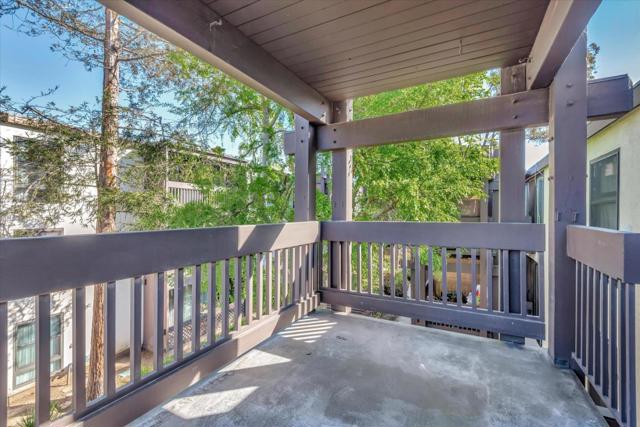 8650 Gulana Avenue, Playa del Rey CA: https://media.crmls.org/mediaz/82b00b93-ce54-4349-ad96-e3058fc494ec.jpg