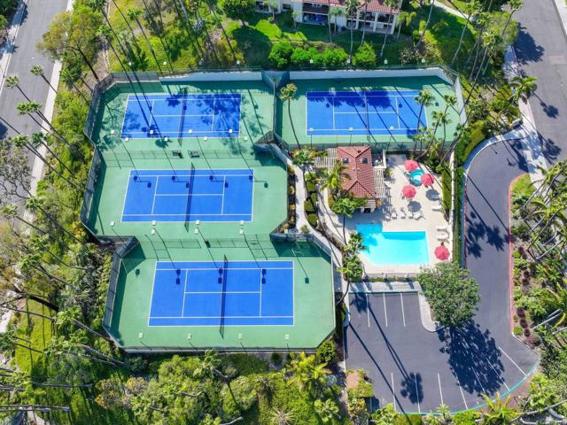 3160 Calle Viento, Carlsbad CA: https://media.crmls.org/mediaz/82b0cdd1-8924-407d-940d-d383dce21f9e.jpg