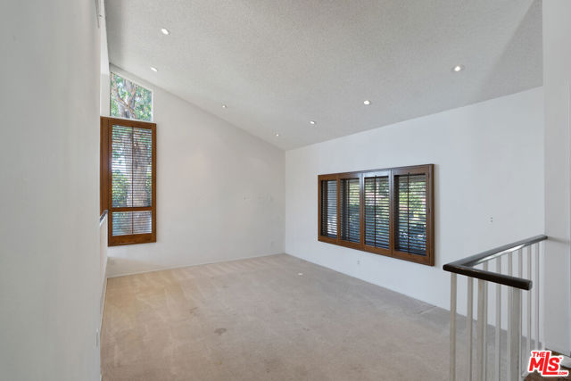 1943 Stonesgate Street, Westlake Village CA: https://media.crmls.org/mediaz/82b16648-0c62-4790-a397-109c9aea2834.jpg