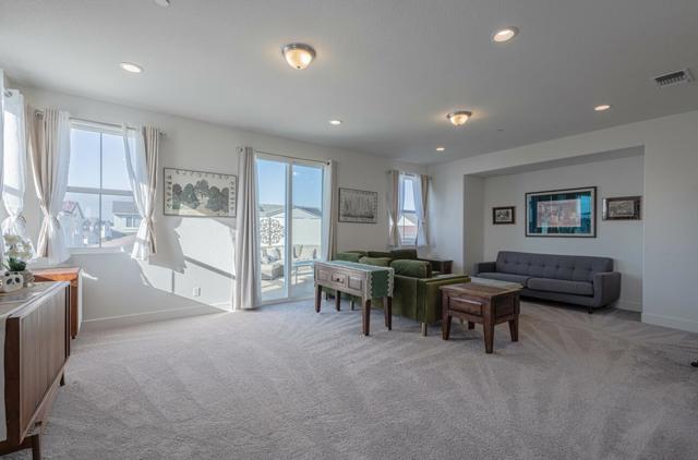 477 Marina Heights Drive, Marina CA: https://media.crmls.org/mediaz/82b19d2f-078d-4cdb-bf01-fb1f43892a96.jpg