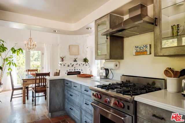 21316 Encina Road, Topanga CA: https://media.crmls.org/mediaz/82b19ff9-b394-4f67-a261-dd4bdc06e6c4.jpg
