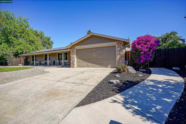 5665 Lewis Way, Concord CA: https://media.crmls.org/mediaz/82b1ef25-9354-42e6-86b3-9f3a65991994.jpg