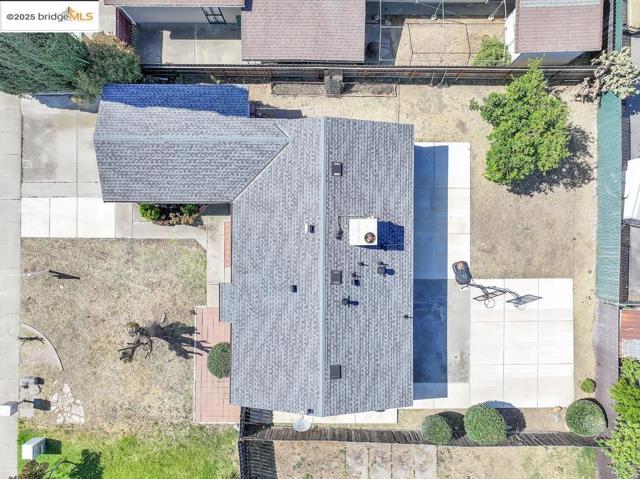 16059 Bizzibe St, Lathrop CA: https://media.crmls.org/mediaz/82b25375-6262-4f39-9be6-ff288fd2bf03.jpg
