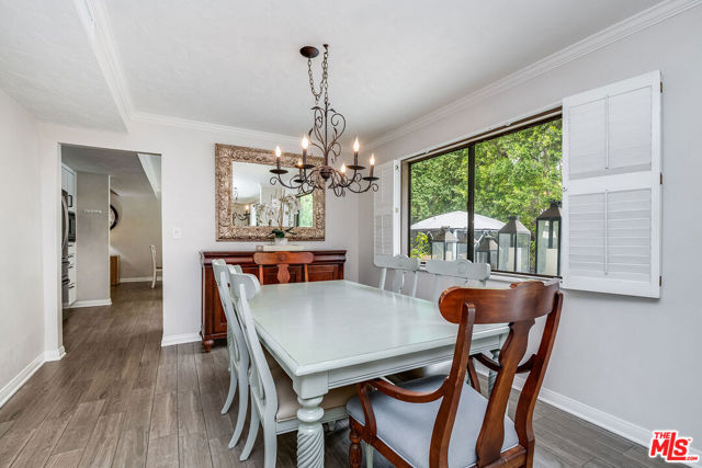 24417 Clipstone Street, Woodland Hills CA: https://media.crmls.org/mediaz/82b25b83-5fe5-4ff5-8ac8-b0c9dbcc92df.jpg
