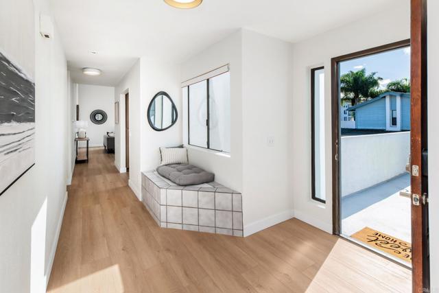 Detail Gallery Image 3 of 47 For 4085 Crystal Dawn Ln #201,  San Diego,  CA 92122 - 2 Beds | 2 Baths