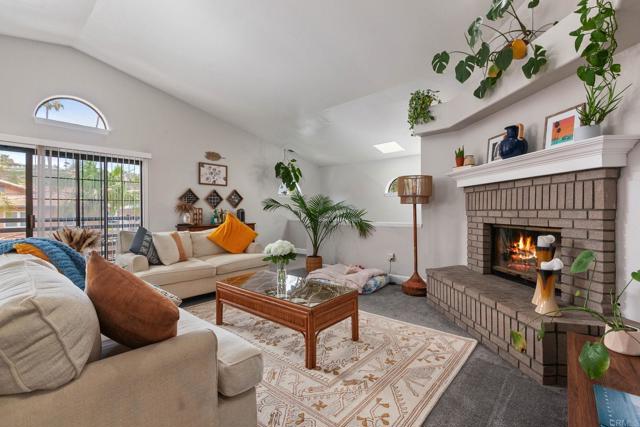 Detail Gallery Image 4 of 36 For 4556 Cove Dr, Carlsbad,  CA 92008 - 3 Beds | 3 Baths