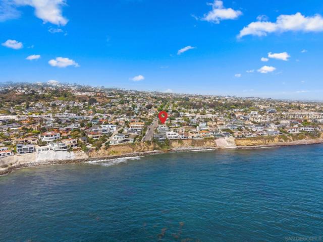 5576 Chelsea Ave, La Jolla CA: https://media.crmls.org/mediaz/82b2c8f0-2afb-4b10-9fe0-207cad22683f.jpg