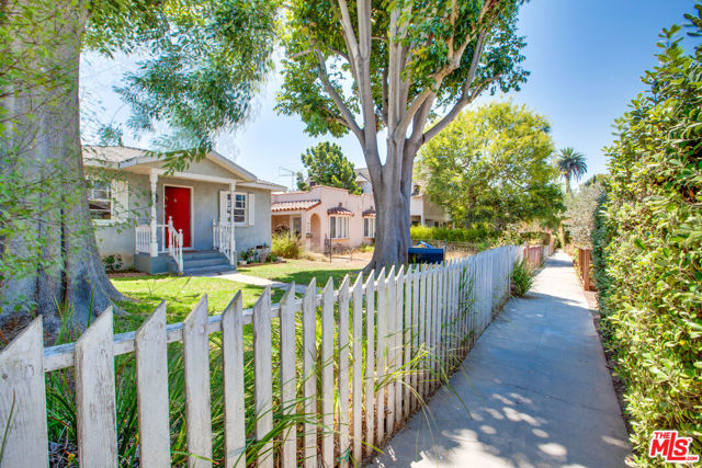 848 MARCO Place, Venice CA: https://media.crmls.org/mediaz/82b34da1-a832-4fe1-8ae9-b11aba29f04e.jpg