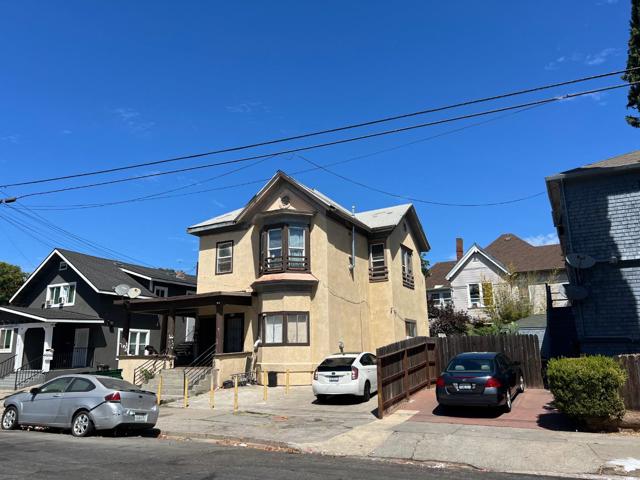 111 W Poplar Street, Stockton CA: https://media.crmls.org/mediaz/82b34f25-bb9f-4bc7-9045-b9c9a33a2647.jpg