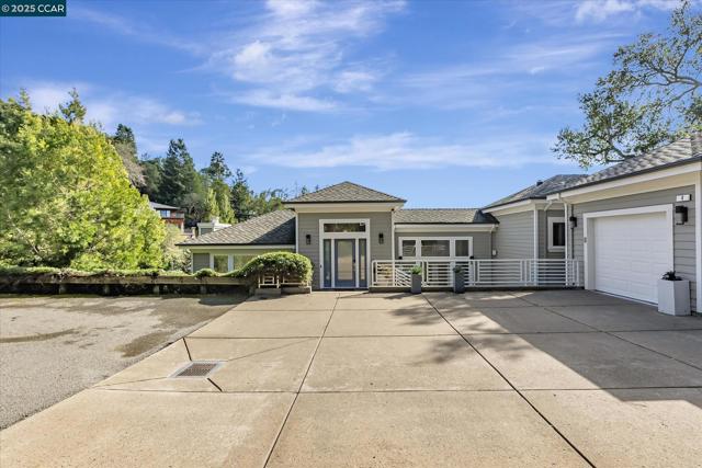 4 Berrybrook Hollow, Orinda CA: https://media.crmls.org/mediaz/82b3d47b-3fad-47ae-95fd-d0db28b62bc7.jpg