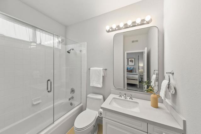 Detail Gallery Image 15 of 32 For 12833 Baywind, San Diego,  CA 92130 - 5 Beds | 4/1 Baths