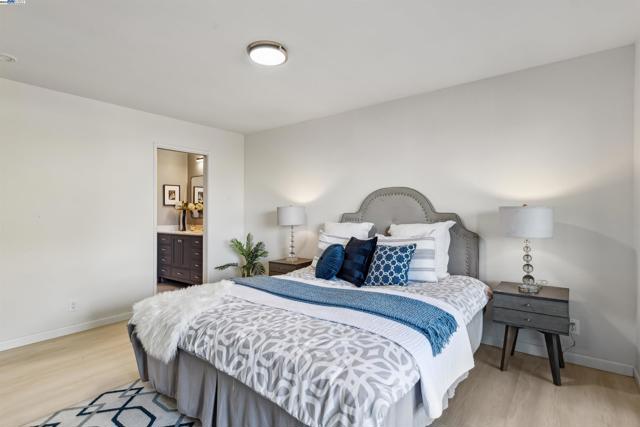 1026 Trellis Ln, Alameda CA: https://media.crmls.org/mediaz/82b49c40-39b8-4f0d-a317-bc67928e43dc.jpg