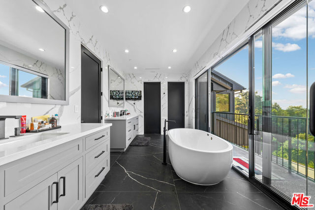 3140 Coldwater Canyon, Studio City CA: https://media.crmls.org/mediaz/82b4c198-b247-4b27-9144-bcc165a4ec6a.jpg