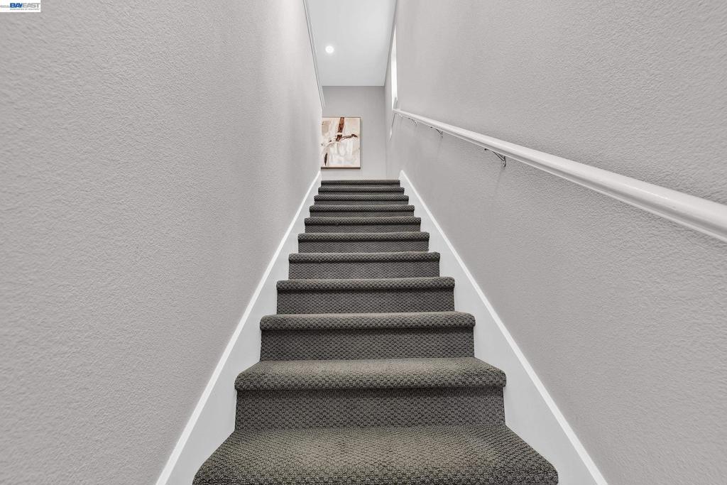 https://media.crmls.org/mediaz/82b4eabd-2e7c-445d-a49e-2beaf7e33b43.jpg?preset=X-Large