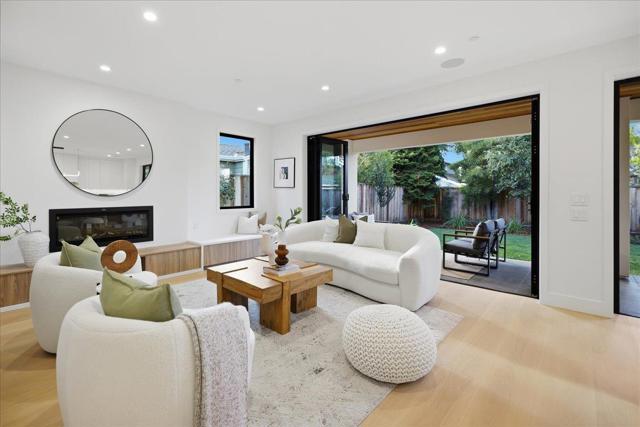 852 La Para Avenue, Palo Alto CA: https://media.crmls.org/mediaz/82b5269a-9ca5-4ade-976e-21fbdf8430e0.jpg