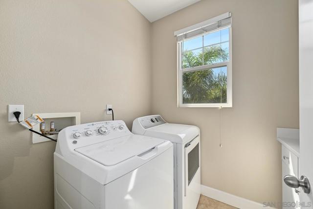 1786 Jasmine Way, Oceanside CA: https://media.crmls.org/mediaz/82b53db9-1f0e-47f4-bef7-c9f3236475cb.jpg