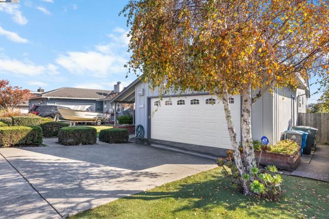 2461 Trenton Dr, San Bruno CA: https://media.crmls.org/mediaz/82b61bd4-a3e6-4dde-93b3-75b3d1b99417.jpg