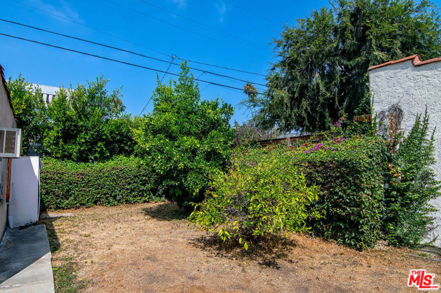 539 N Poinsettia Place, Los Angeles CA: https://media.crmls.org/mediaz/82b64d4a-681d-4d86-9614-9045c7dbd2bc.jpg