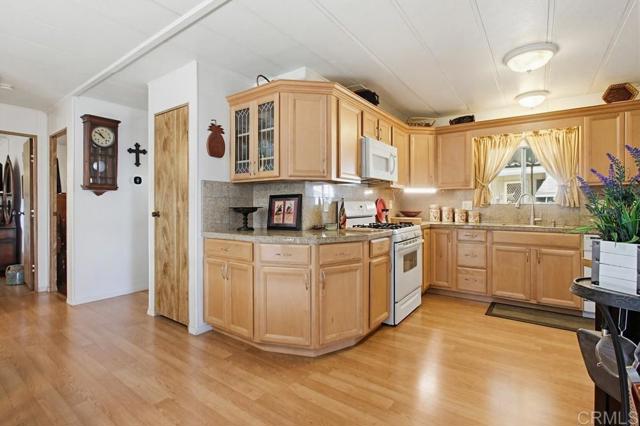 Detail Gallery Image 18 of 45 For 2250 N Broadway #9,  Escondido,  CA 92026 - 2 Beds | 2 Baths