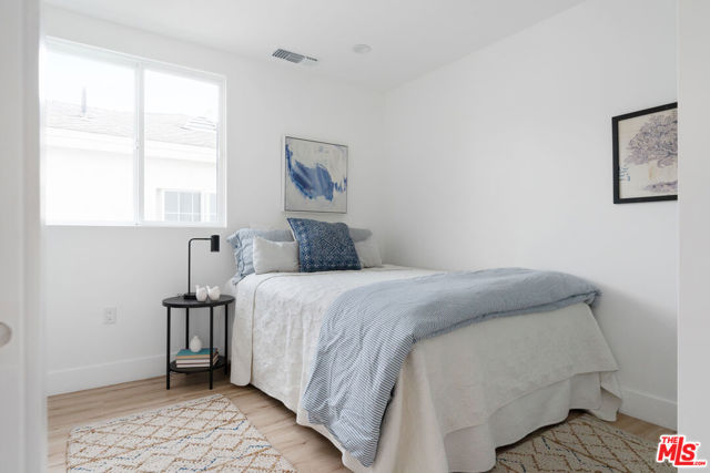 2514 Berkeley Avenue, Los Angeles CA: https://media.crmls.org/mediaz/82b65ea3-0d63-4652-b177-c0744c05410b.jpg