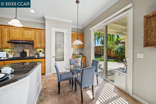 2078 Bridgeport Loop, Discovery Bay CA: https://media.crmls.org/mediaz/82b66325-e3f3-471e-9b5a-5354718875ba.jpg
